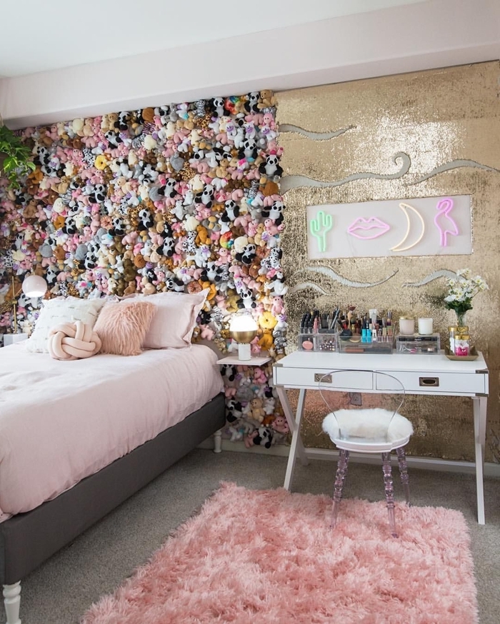 fabriquer une tete de lit originale avec pélouches diy tête de lit sur mur entier décoration chambre fille en gris et rose pastel
