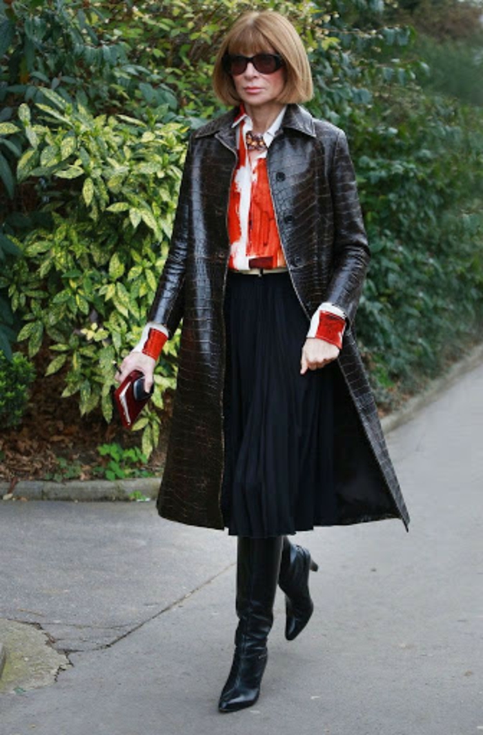 formidable idee comment porter une jupe longue style décontracté chic noir manteau longue cuir elegance chemise blanc et rouge
