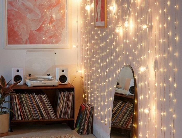 guirlande lumineuse sur le mur salon cocooning couleur peinture salon idées décoration tapis formes geometriques