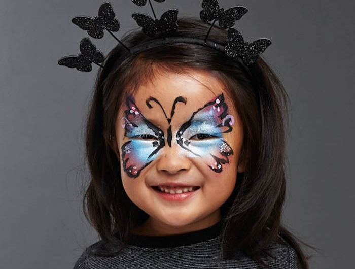 idee de maquillage facile a faire pour une petite fille comme papillon avec une couronne