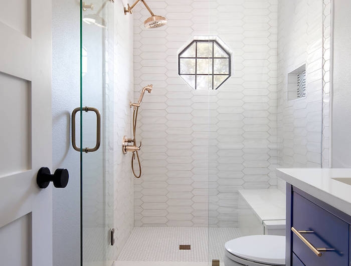 idee decoration salle de bain bleu et or cabine de douche