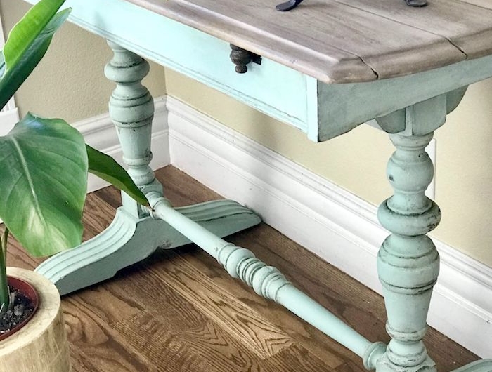 idees de couleur pour relooker un meuble ancien table en bois couleur menthe et lait