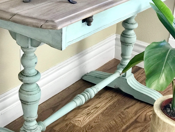 idees de couleur pour relooker un meuble ancien table en bois couleur menthe et lait