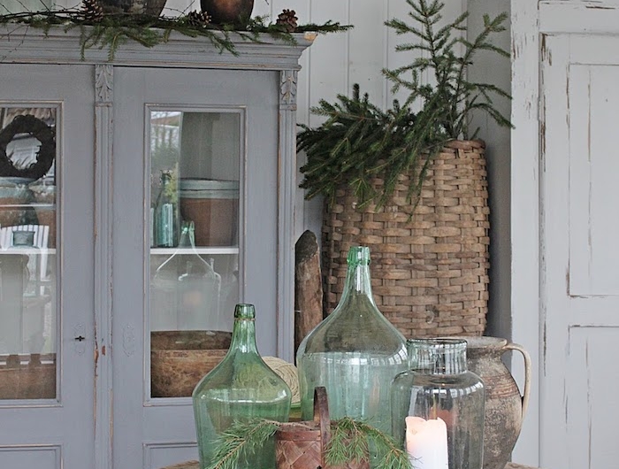idees de decoration en style rustique commode ancien grandes vases sur table en bois