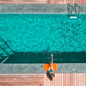 Piscine hors sol ou piscine enterrée : comment choisir ?