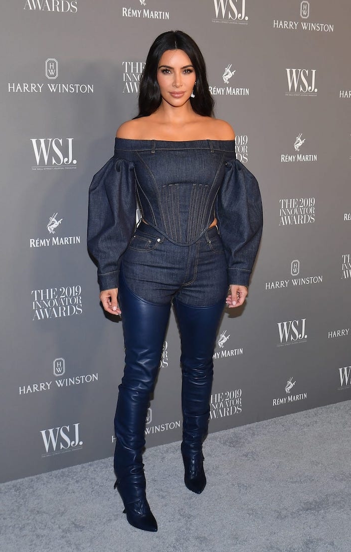 kim kardashian tout en denim avec des manches ballons tendance mode femme 2020