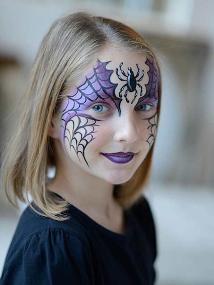 maquillage halloween fille facile motif dessin sur visage toile d araignée crayon eye liner noir ombres paupières violets