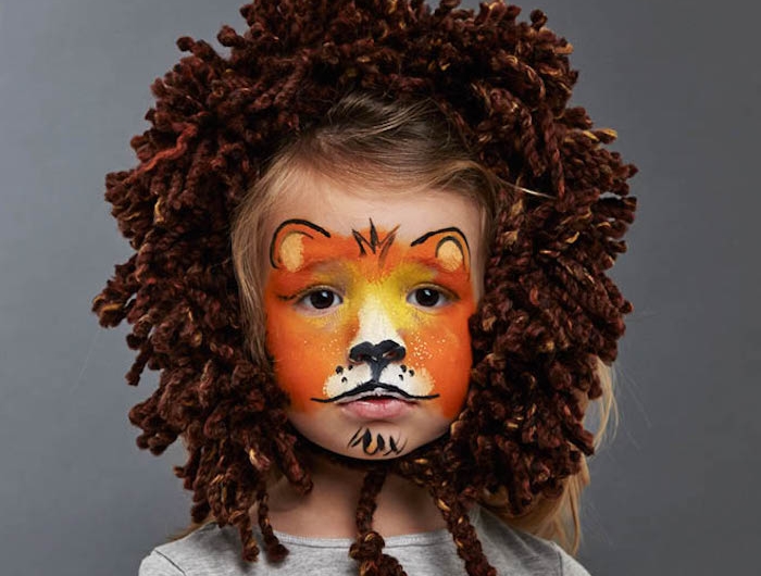 maquillage halloween simple comme lion pour petit garcon avec une criniere en pluche