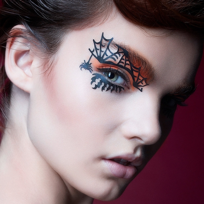 ombre yeux verts eye liner mascara maquillage halloween araignée stickers autocollants visage make up fête fards âpaupières orange