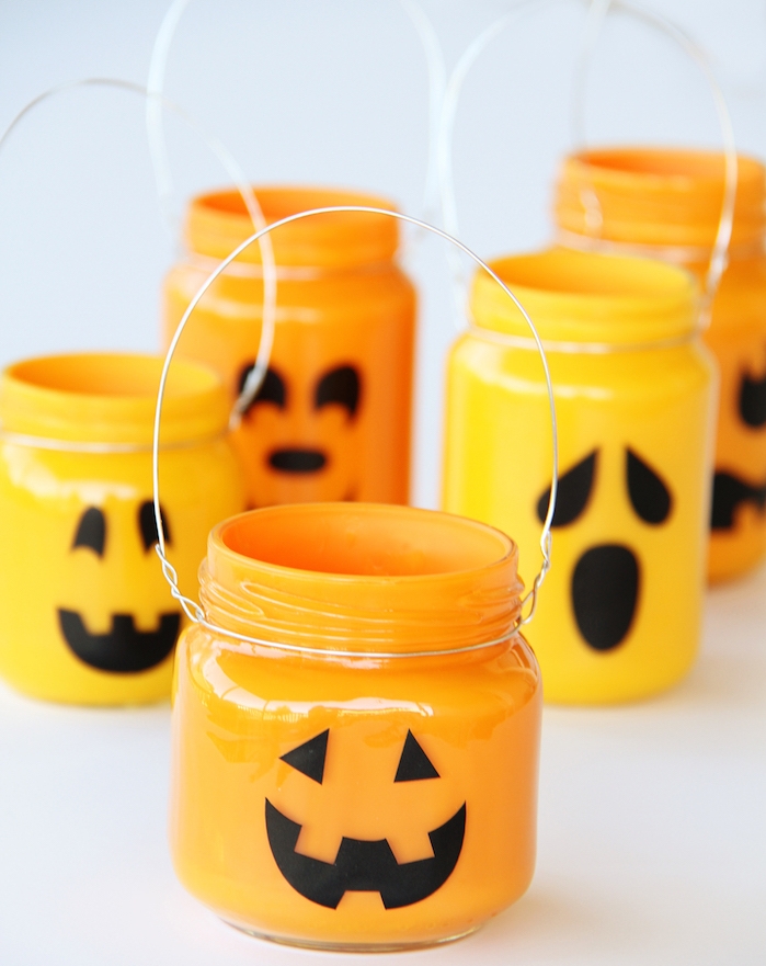 photophore halloween diy dans pot en verre décoré de peinture orange à l intérieur avec du papier noir motif jack o lantern0deco halloween diy