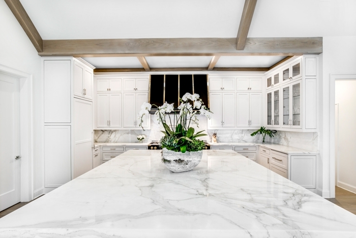 plan de travail cuisine marbre design luxe intérieur moderne agencement cuisine en l avec îlot comptoir marbre crédence