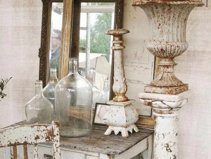 relooker des meubles anciens sans les peindre miroirs sur toilette lustre en cristaux vintage style
