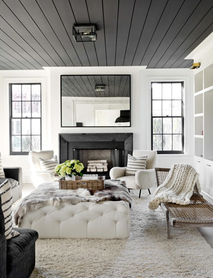 salon blanc et noir déco cocooning salon tapis originale idee douillet cheminée noire chaise blanc table basse jetée fausse fourrure
