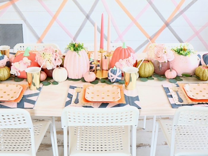 table coloré pastel coueurs citrouilles peintes utilises pour vases deco d automne activité manuelle automne idées deco a faire soi meme bougies hautes
