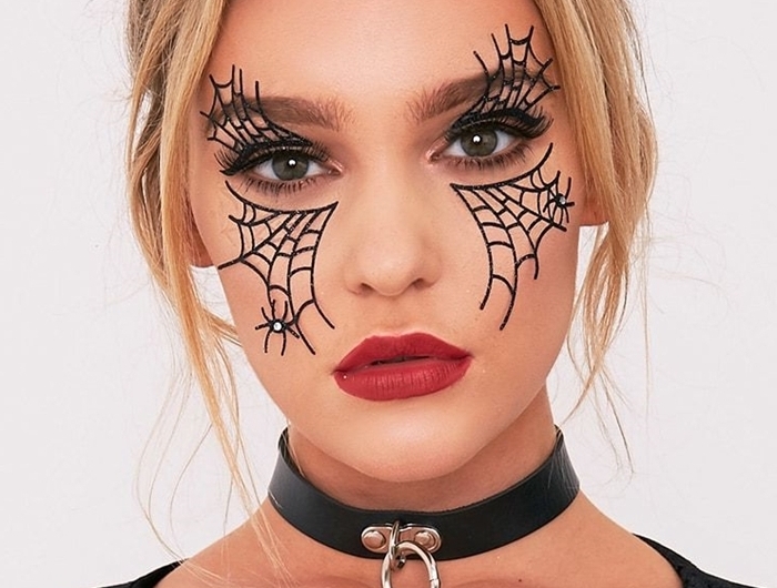 technique make up maquillage halloween facile rouge à lèvre mat rouge dessin toile araignée stickers autocollants visage