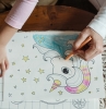 activite manuelle loisir creatif maternelle coloriage licorne dessin facile crayons table bois mere et fille