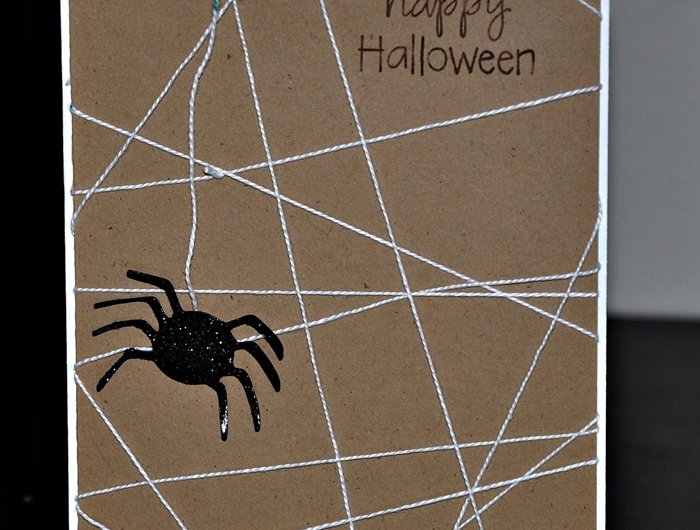 activité halloween maternelle fabrication carte facile en papier cartonné fil en forme toile d araignée papier noir