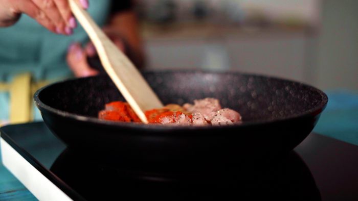 ajouter des épices comment faire cuire des lanières de poulet pour quesadilla poulet aux legumes de saison
