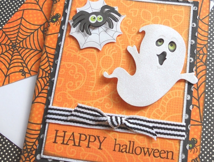art papier technique scrapbooking fabriquer une carte pour la fete d halloween motif fantome papier cartonne orange et blanc a motifs