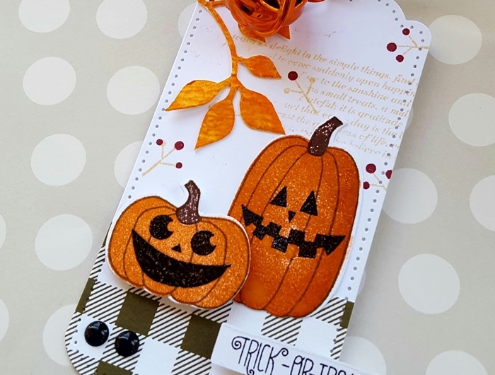 bricolage halloween facile papier scrapbooking cartonné motifs carreaux blanc et vert dessin citrouille doré lanterne jack o