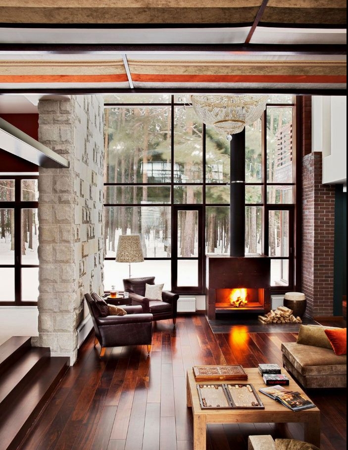cheminée design parquet bois foncé table basse bois et mobilier gris lustre elegant salon rustique deco originale