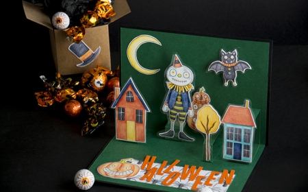 comment fabriquer une carte d halloween facile papier cartonné vert foncé figurines papier scrapbooking motifs halloween épouvantail citrouille chauve souris