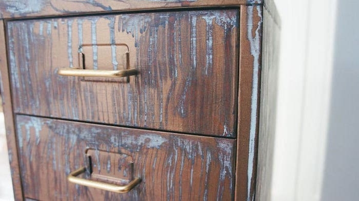 comment relooker un meuble en bois a l aide de patina idee orrignale pour un meuble ikea