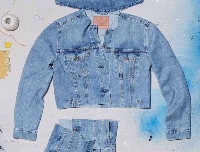 customiser veste en jean en coupant les bords en bas et la colle un jean levis personnalise