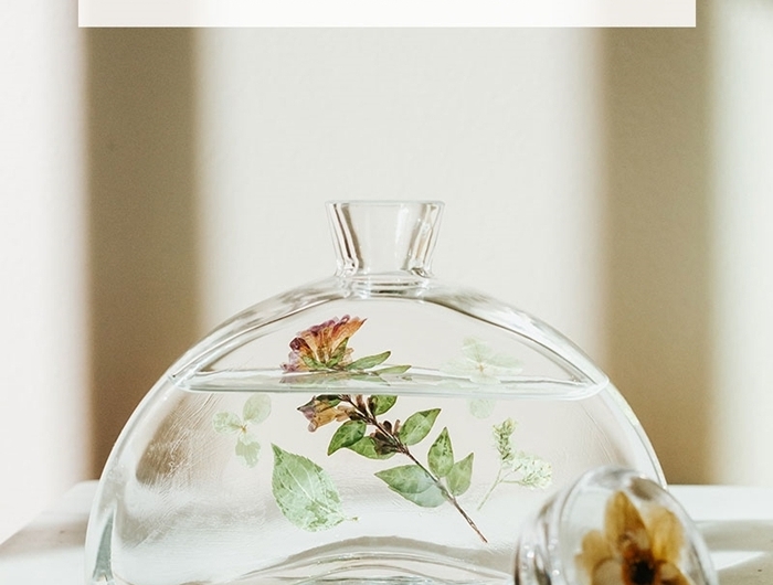 deco fleurs sechees activité manuelle facile diy cadeau original contenant en verre fleurs pressées bouchon verre