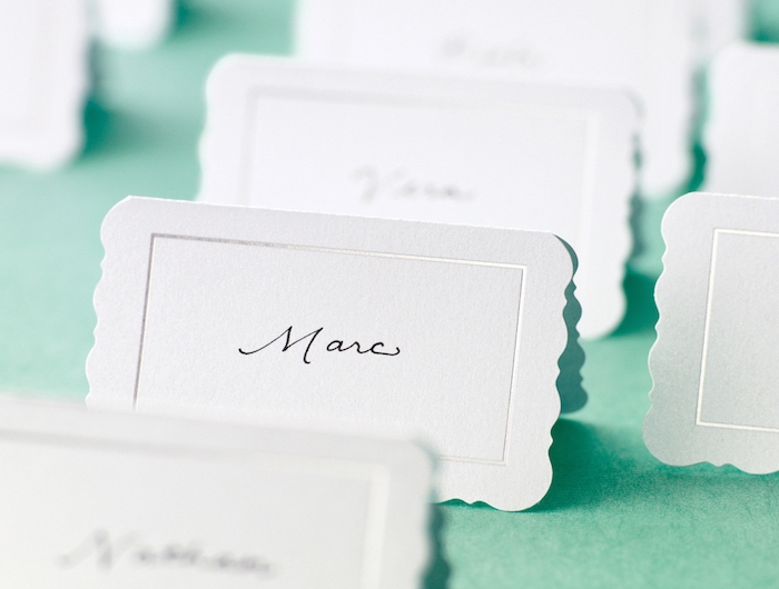 des cartes en papier pour les places des invites comment organiser un brunch maison