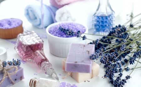 des produits cosmetiques a la base de lavande des savons parfums et sels que faire avec de la lavande