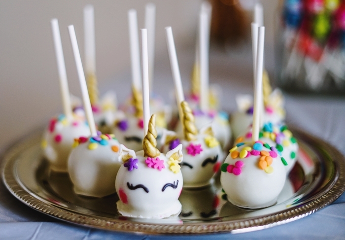 dessert licorne recette sucree anniversaire fille suprise bonbons tete de licorne fondant blanc