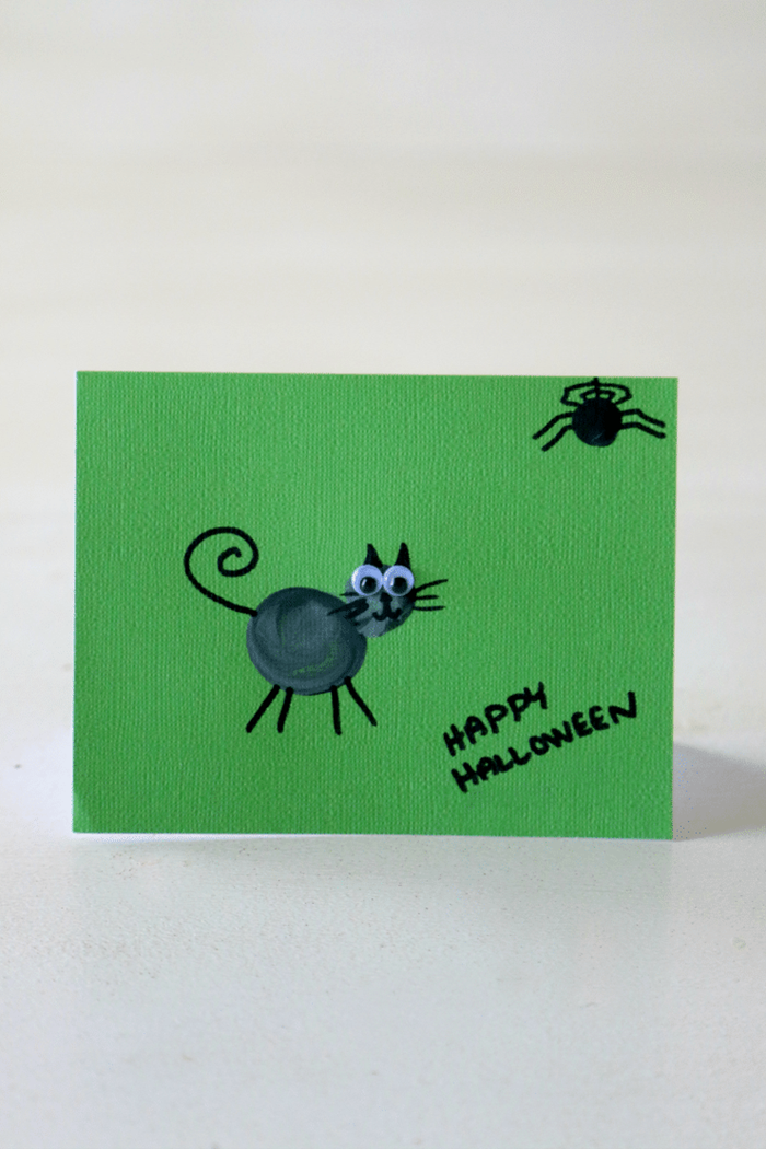 dessin halloween facile a faire papier cartonné vert dessin chat noir yeux mobiles araignée dessin simple joyeux halloween