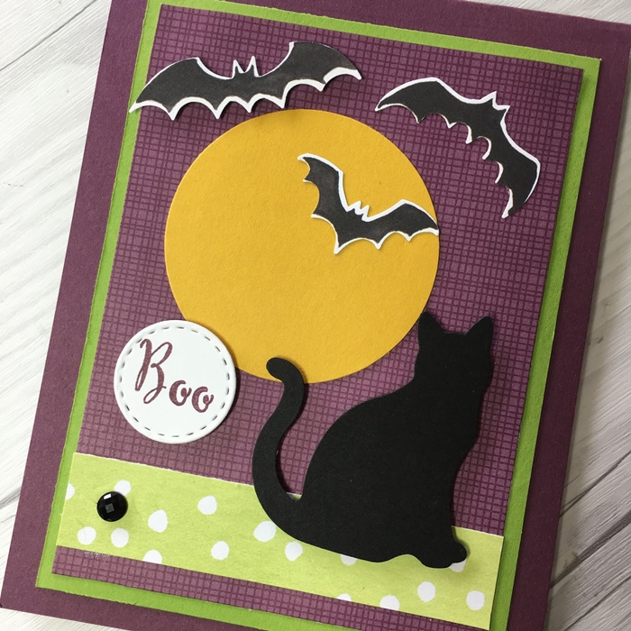 figurine silhouette chat en papier noir creation halloween pleine lune feuille cartonnée jaune chauve souris pliage papier carte d'Halloween