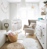 lit bébé couleur blanche panier rangement linge pouf rotin fauteuil gris perle commode blanche ambiance cocooning chambre bébé mixte