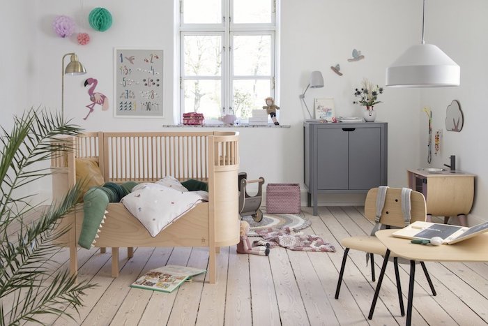 lit bois enfant mobilier à la hauteur de l enfant idée chambre cocooning bébé montessori en pastel