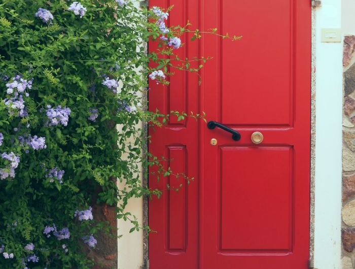 modele de porte rouge pourquoi choisir une porte d entrée sur mesure astuces pour changer de porte d entrée