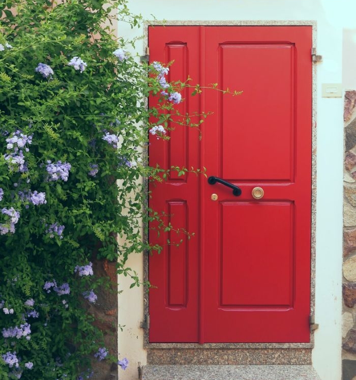 modele de porte rouge pourquoi choisir une porte d entrée sur mesure astuces pour changer de porte d entrée