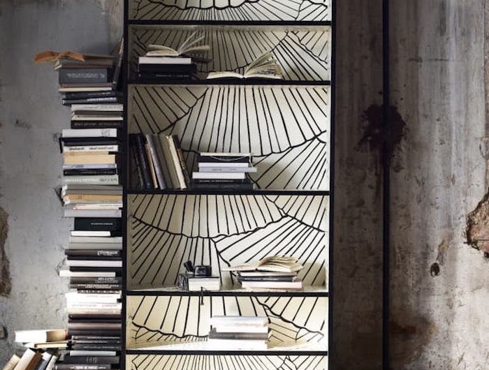 relooker une bibliotheaque personnaliser un meuble ikea comment retapisser un amas de livres