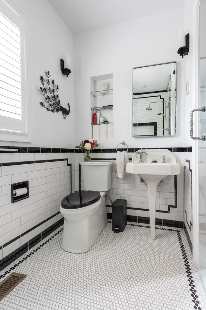 évier sur piédestal miroir salle de bain retro style décoration petite salle de bain avec cabine douche peinture blanche