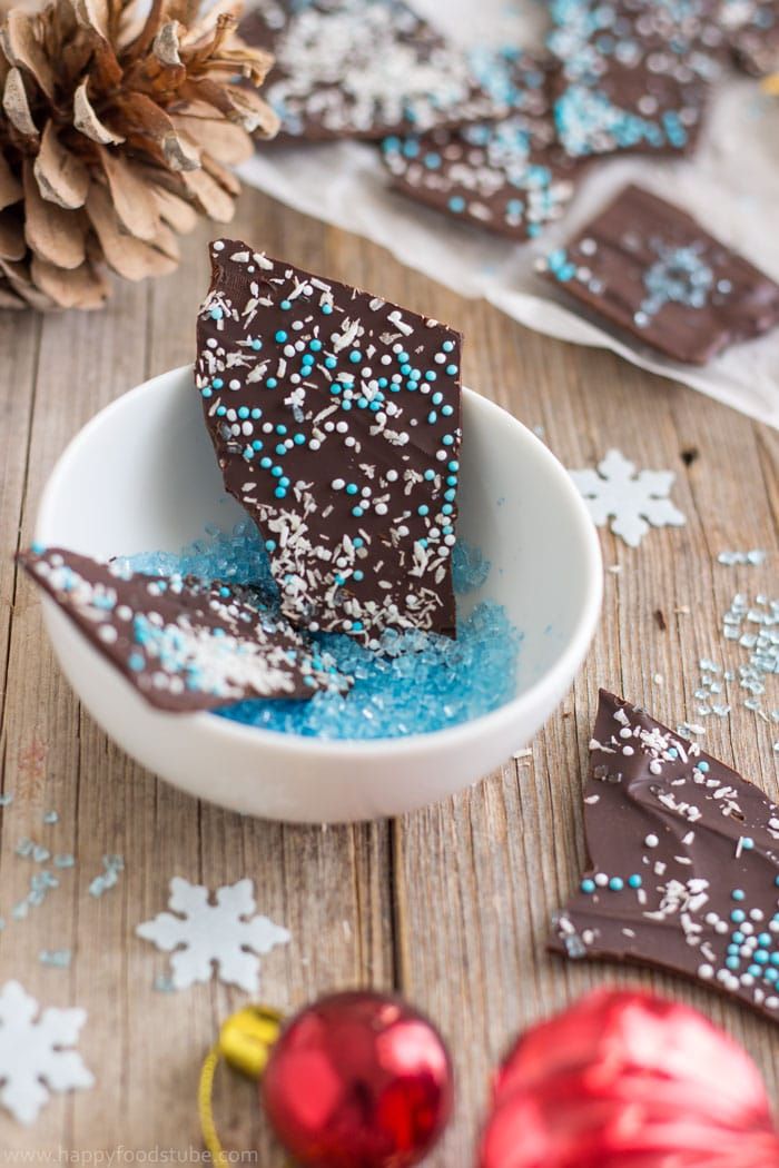 chocolat de noel reine des neiges avec des billes colorées et noxi de coco rapé decoration chocolat fait maison reine des neiges