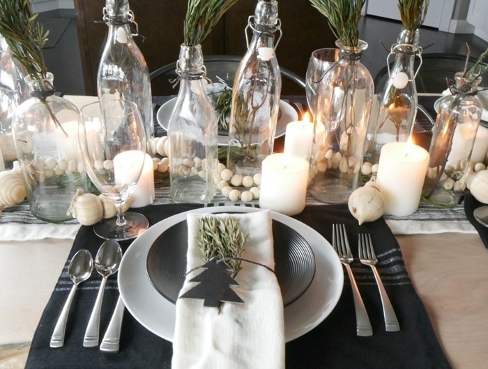 deco table noel nature style campagne guirlande diy en perles de bois bougies blanches bouteille verre branches vertes