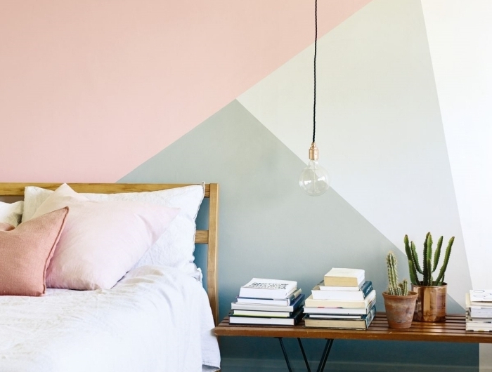 décoration chambre à coucher tête de lit bois linge de lit blanc coussin terracotta idée peinture chambre lampe suspendue