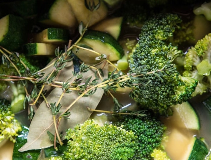 entree chic facile pas cher a la base des legumes broccolis et courgettes dans un marmiton