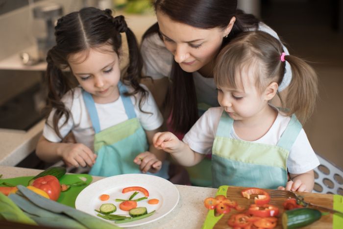 faire le cuisine avec les enfants idée activite enfant confinement activité en famille faire la cuisine apprendre les aliments