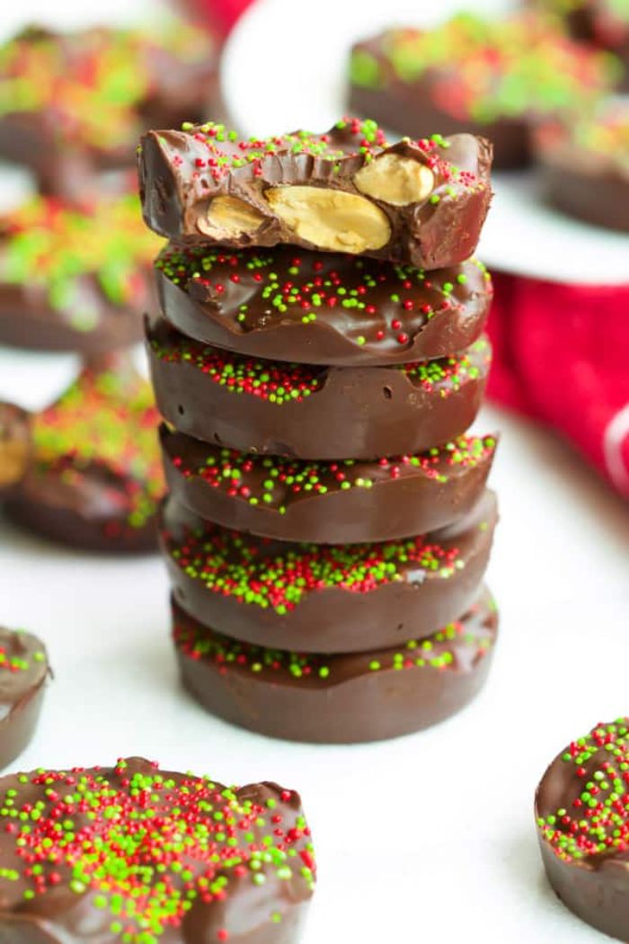 idée bonbon au chocolat et amandes décoré de billes colorées exemple de recette de noel facile festive