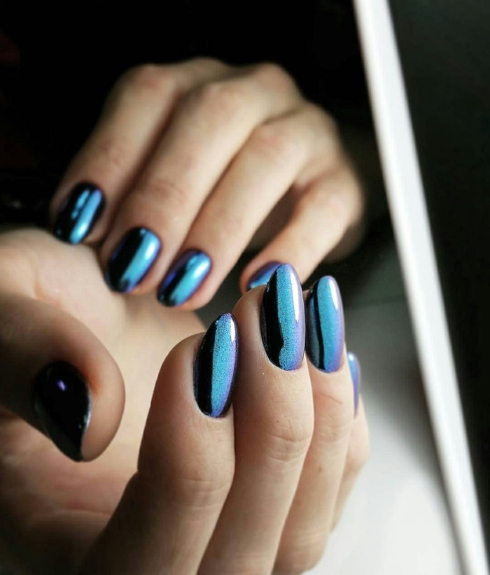 manucure tendance hiver 2020 effet métallique ongles miroir ongle en gel bleu idée de manucure sombre