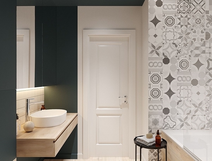 peinture noire mate spots led plafond carrelage imitation bois clair cuvette wc suspendue deco salle de bain moderne