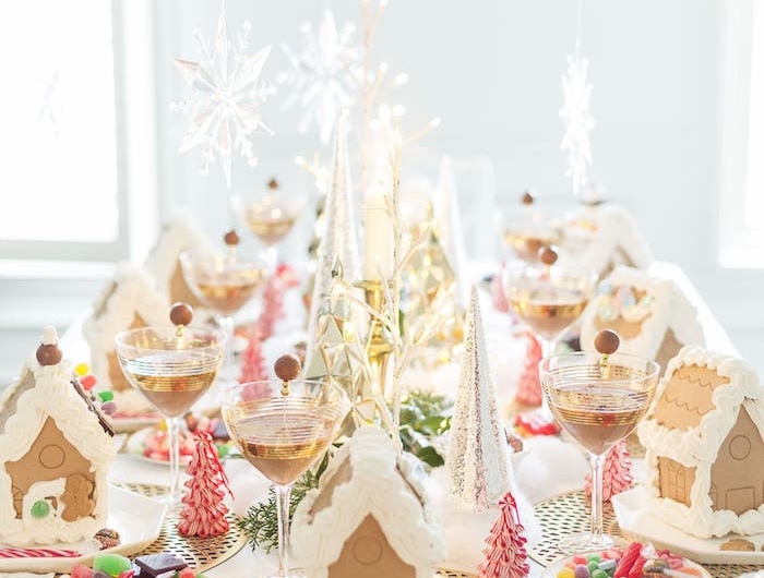 petites maisons en pain d épices luxueuses servis dans des assiettes table festive et)idee menu noel