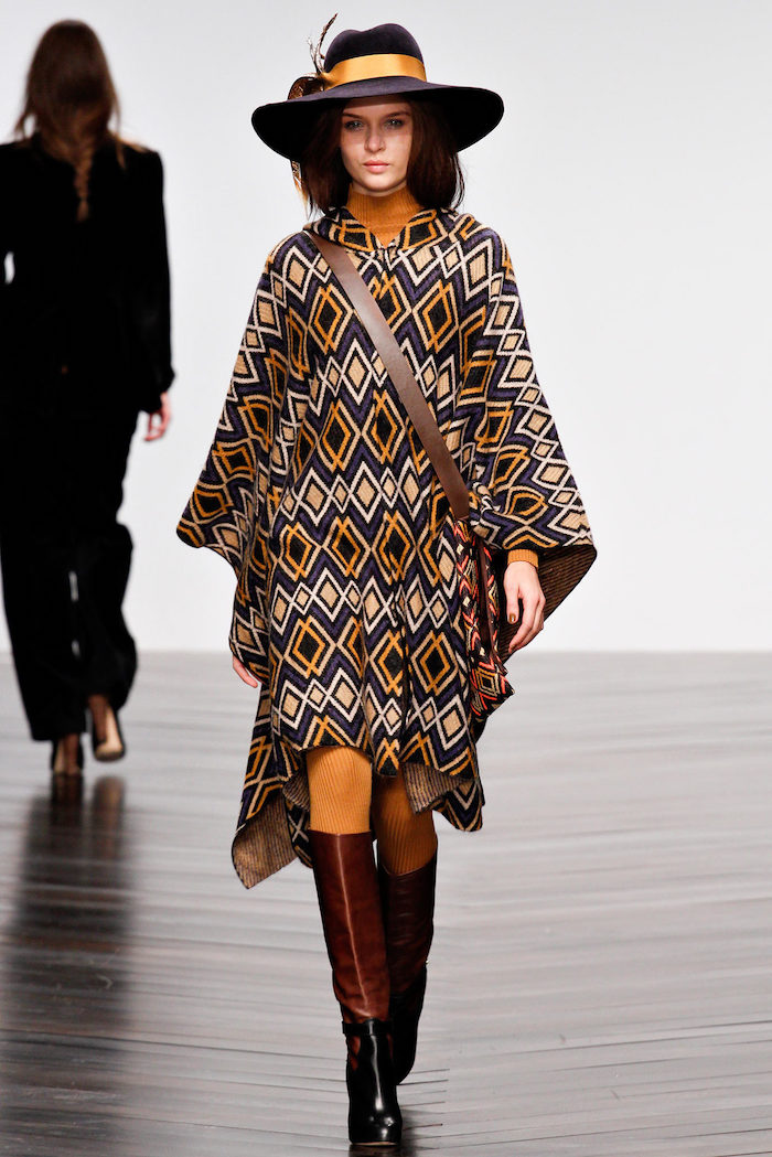 manteau cape femme hiver, poncho à motif azteque long avec des bottines
